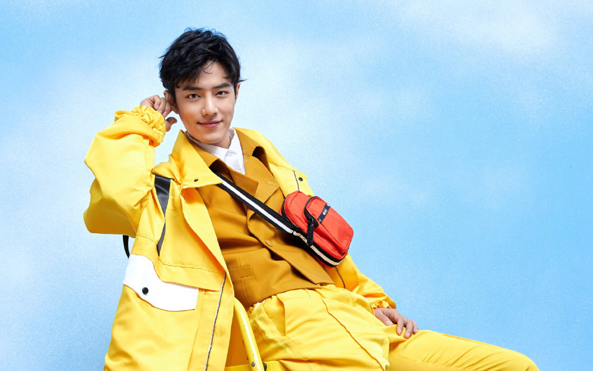 掌心纹路，奥运前夜的金属风暴，被乔治的指尖捏成丝线