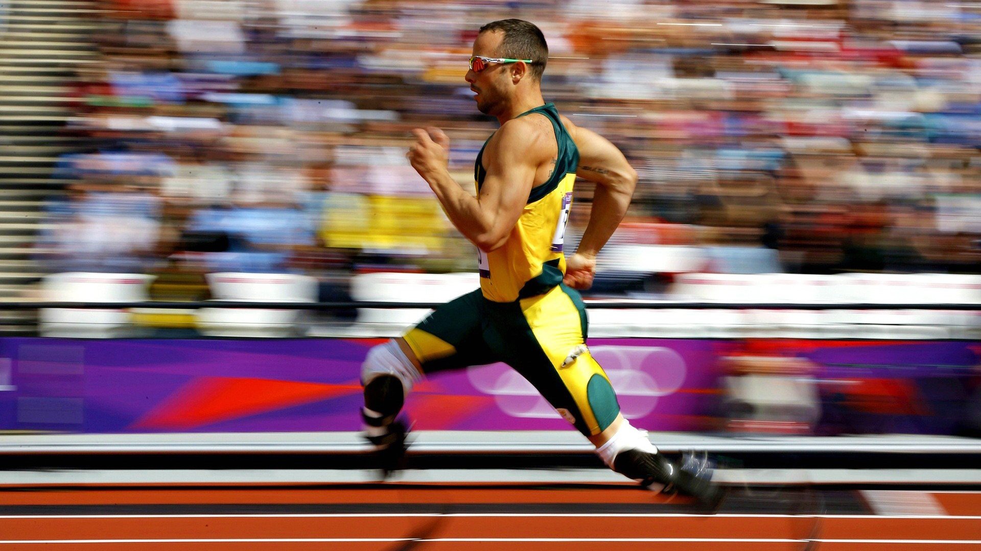 跨维封杀,从篮网的铁血防守到F1街道赛的孤独主宰—顶级竞技的掌控力美学